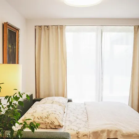 Pioneer House - App With Free Parking Place, Terrace And Private Garden