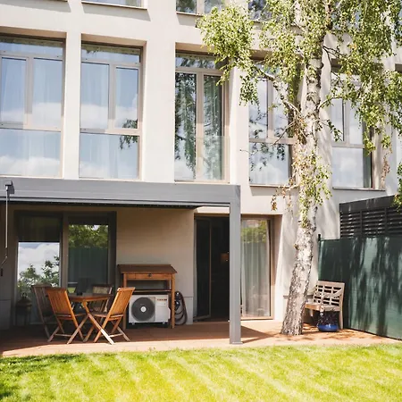 Pioneer House - App With Free Parking Place, Terrace And Private Garden Apartamento Bratislava