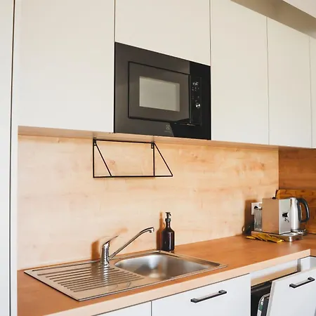 Pioneer House - App With Free Parking Place, Terrace And Private Garden Apartamento