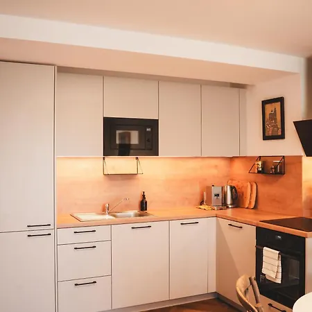 Pioneer House - App With Free Parking Place, Terrace And Private Garden Apartamento