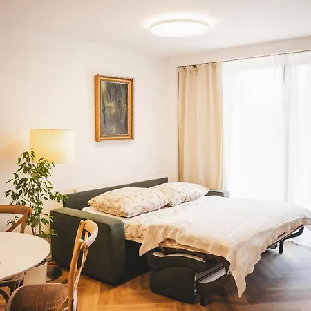 Pioneer House - App With Free Parking Place, Terrace And Private Garden Apartamento Bratislava